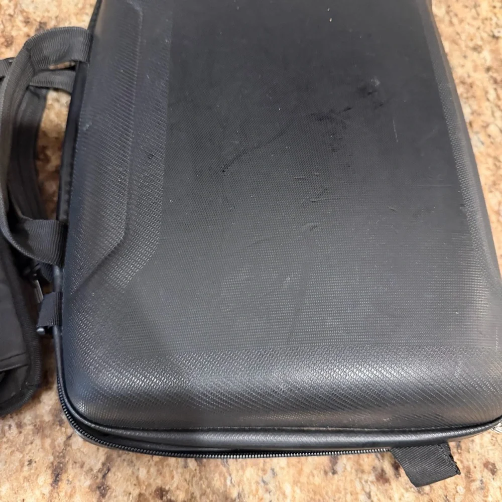 Thule Sweden MacBook Hard Small Laptop Carrying Case Bag Black Strap Travel